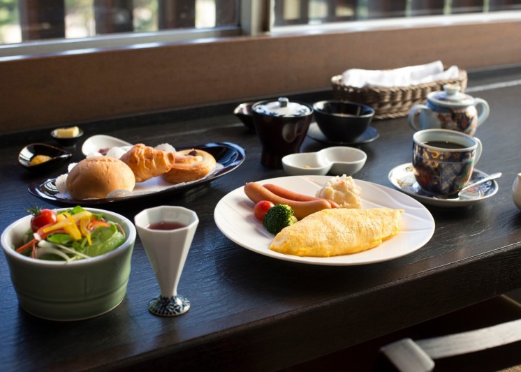 朝食は和食の他に軽食や洋食も(イメージ)